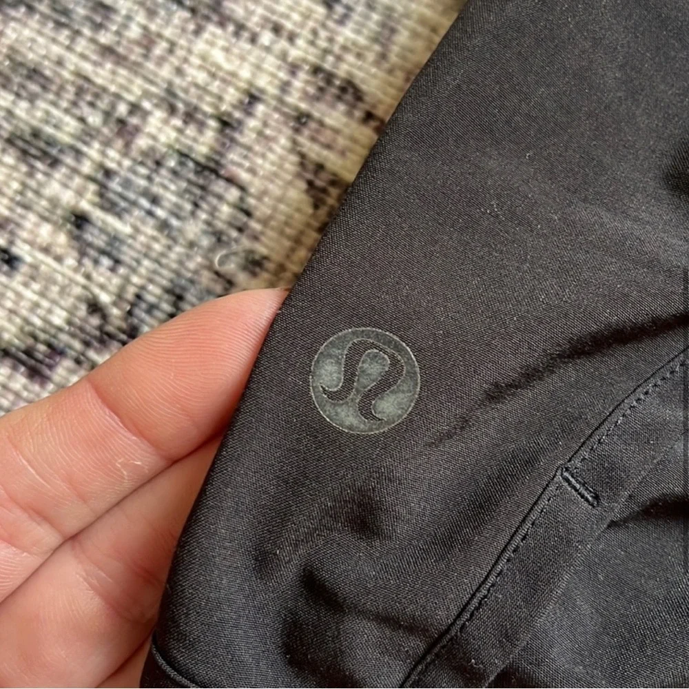 Lululemon - Picture 3 of 4
